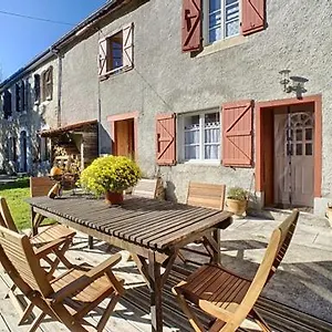 https://gite-de-montagne-les-pivoines-a-nistos.midi-pyreneeshotels.com