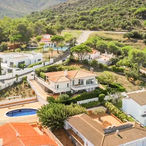 https://casa-sarnella.catalonia-hotels.com